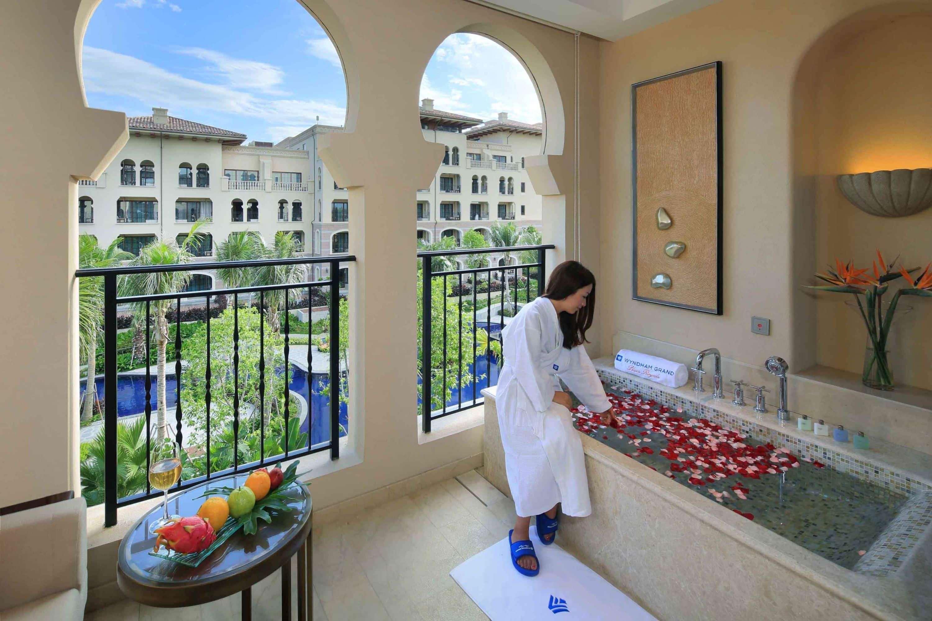 Wyndham Grand Plaza Royale Hainan Longmu Bay Ledong Bagian luar foto